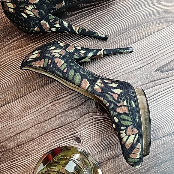 NEW AUTHENTIC ALEXANDER McQUEEN CAMOUFLAGE FLORAL PLATFORM HEELS - Picture 9 of 16